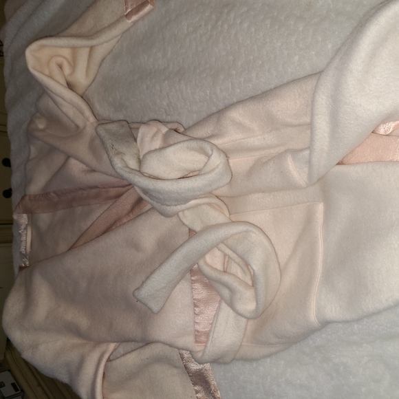 Victoria Secret Size Small Cozy & Warm Blush Robe - Picture 3 of 9